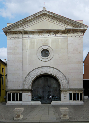 Adria (Ro), ex Chiesa San Nicola da Tolentino, ora Monumento ai caduti.