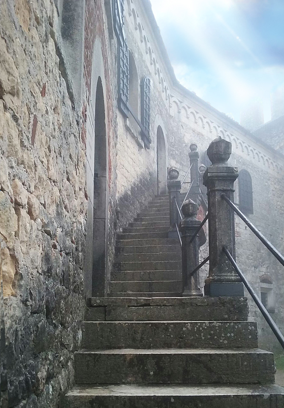 Soave (Vr), Castello Scaligero, Particolare della scalinata.