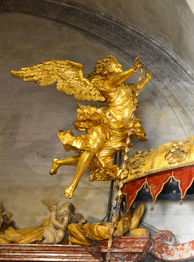 Venezia, Sacrestia della Basilica di Santa Maria Gloriosa dei Frari, Angelo in volo, a destra dell'Altare delle Reliquie, di Andrea Brustolon (Belluno, 20 luglio 1662 - Belluno, 25 ottobre 1732).