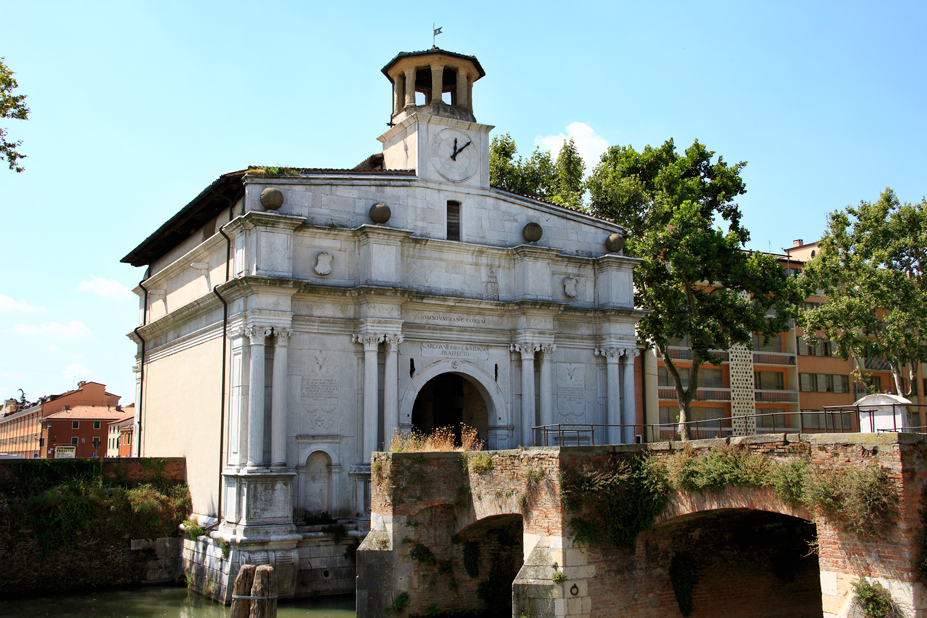 Padova, "Porta Ognissanti" o "Porta Portello".