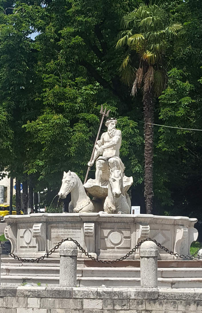 Conegliano (Tv), Fontana del Nettuno, detta anche Fontana dei cavalli.