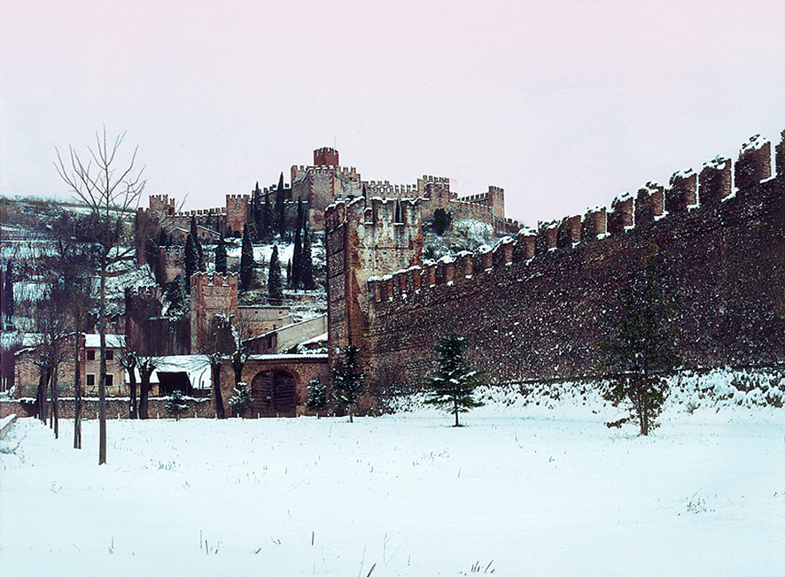 Soave (Vr), Castello con la neve.
