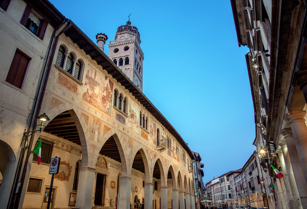 Conegliano (TV), Scuola dei Battuti e campanile del Duomo di Santa Maria Annunziata e San Leonardo.