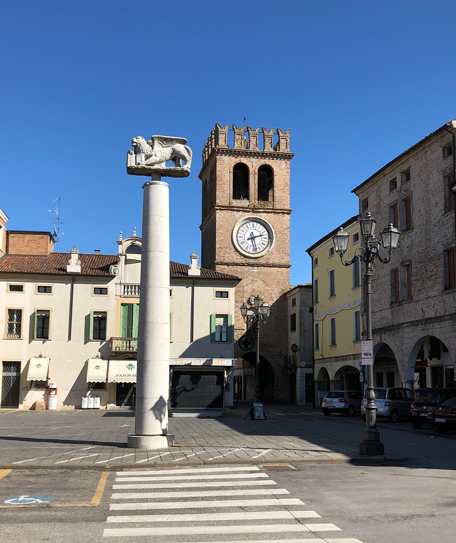 Lendinara (Ro), Leone di San Marco e Torre dell'Orologio in Piazza Risorgimento.