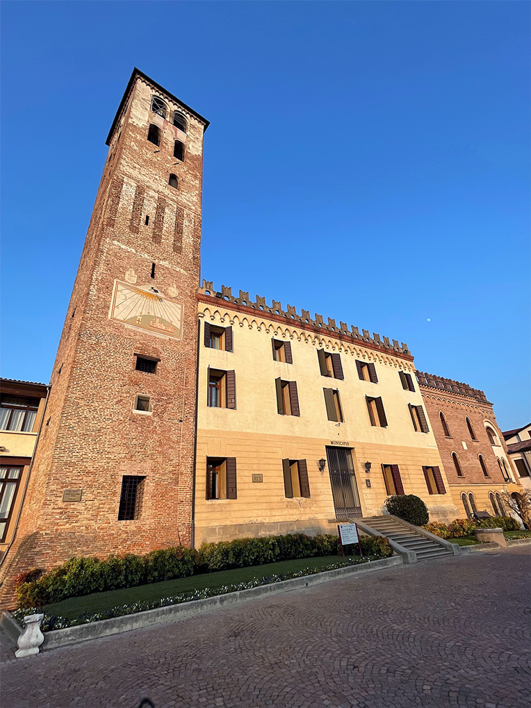 Camposampiero (PD), Torre Civica e Palazzo Tiso.