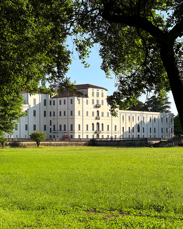Piazzola sul Brenta (Pd), Villa Contarini Camerini vista dal parco.