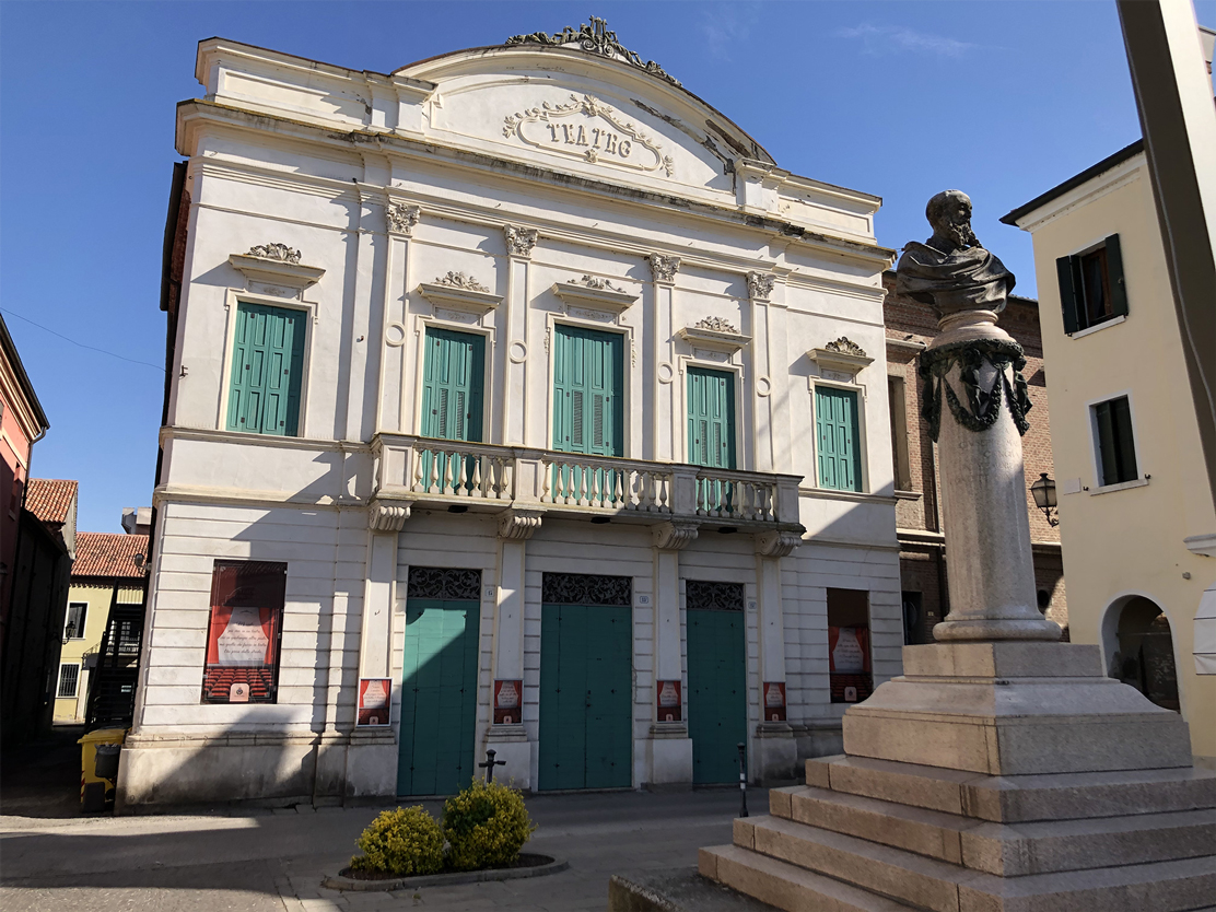 Lendinara (Ro), Teatro Comunale Ballarin.