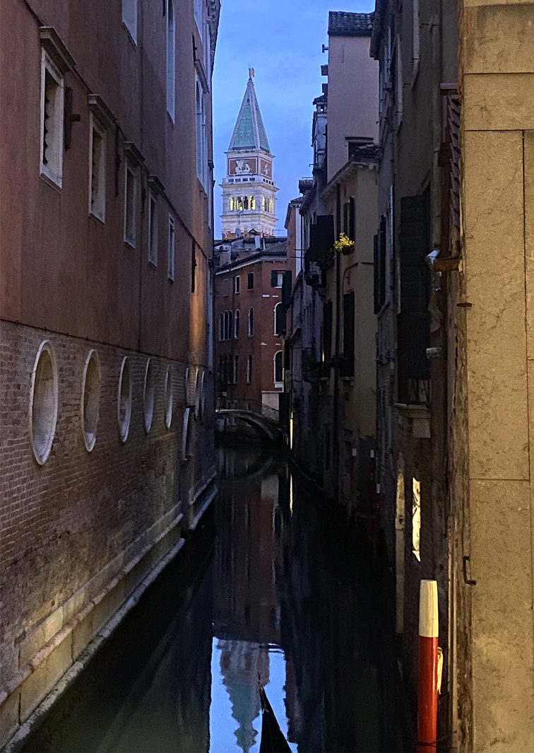 Venezia, Il Campanile di San Marco visto dal Ponte del Lovo.