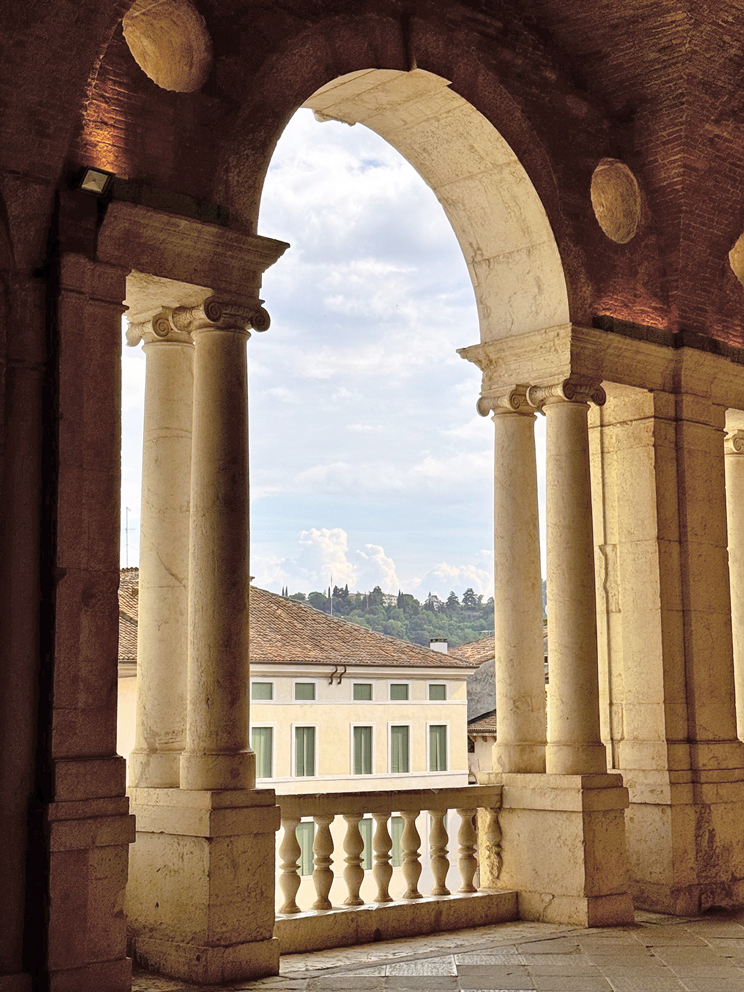 Vicenza, vista dalle arcate della Basilica Palladiana.