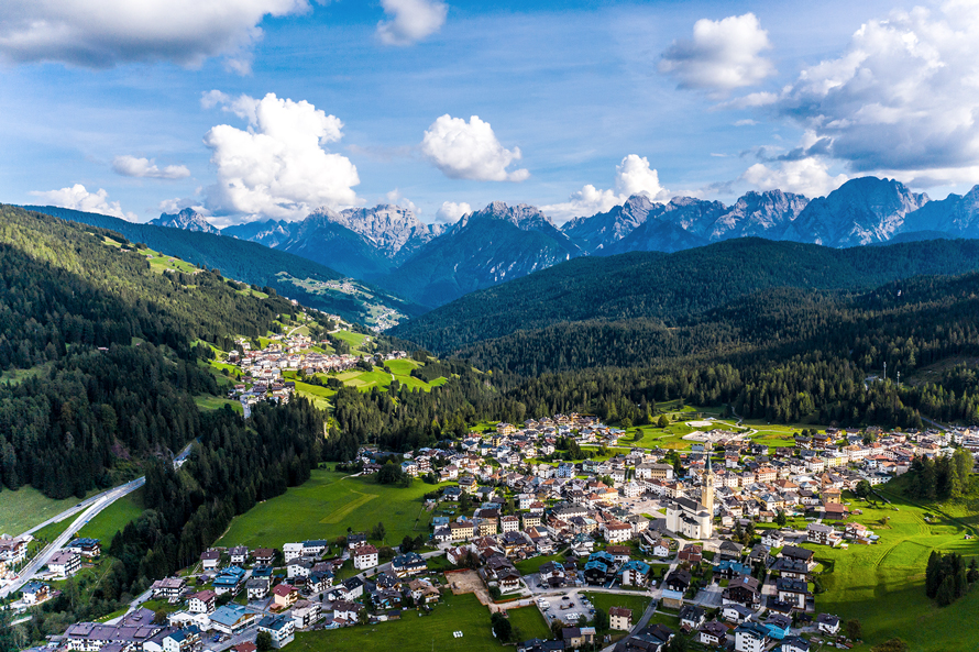 Val Comelico (Bl), Veduta aerea di Padola. 