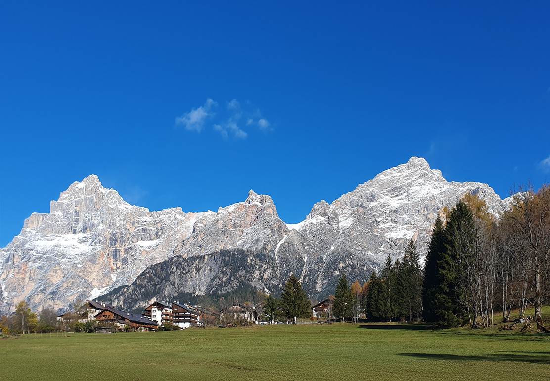 San Vito di Cadore (Bl), Gruppo del Sorapiss dalla ciclabile delle Dolomiti.