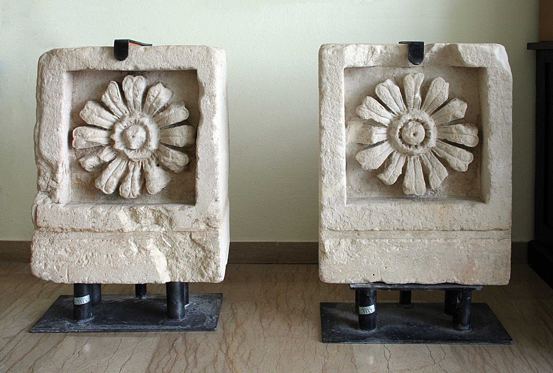 Arzergrande (Pd), Reperti lapidei di epoca romana.